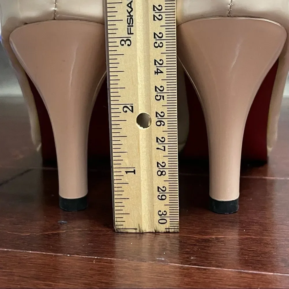 Shishang Jinzi Closed Toe Pump Shoe Beige Size 40 euro US 8.5